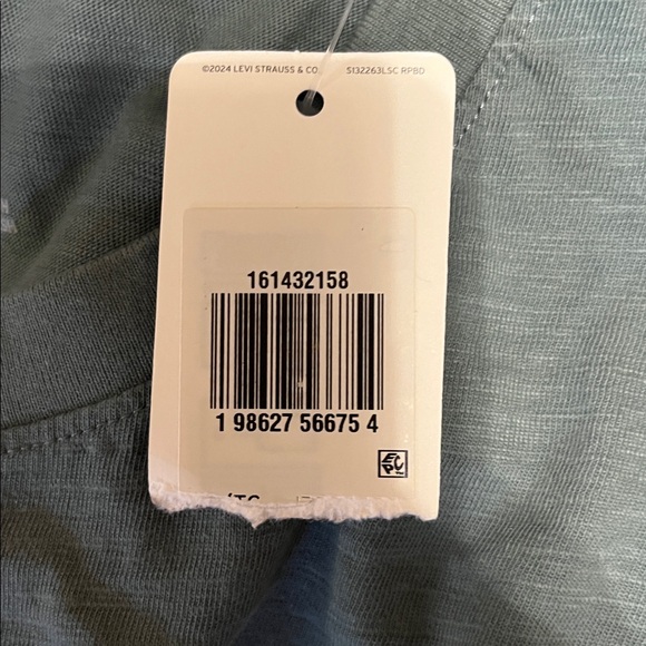 NWT Levi’s green logo t shirt - Picture 4 of 4